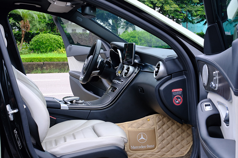 Mercedes 𝐂𝟐𝟓𝟎 𝐀𝐌𝐆 2015