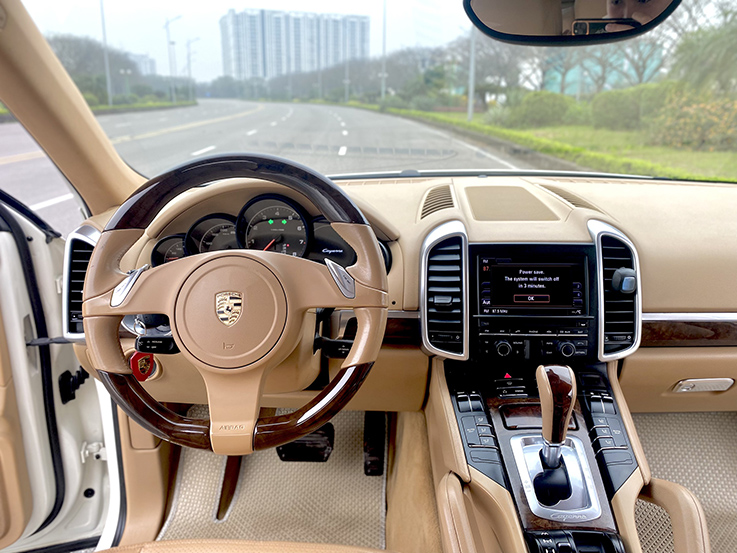 Porsche Cayene 2011 (Trắng/nội thất kem)