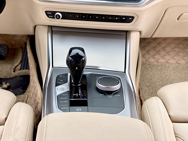 BMW 320i Sportline Plus 2020 (Trắng/nội thất kem)