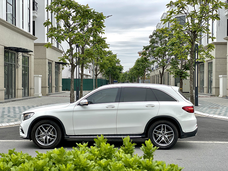 GLC300 2017 (Trắng/nội thất đen)