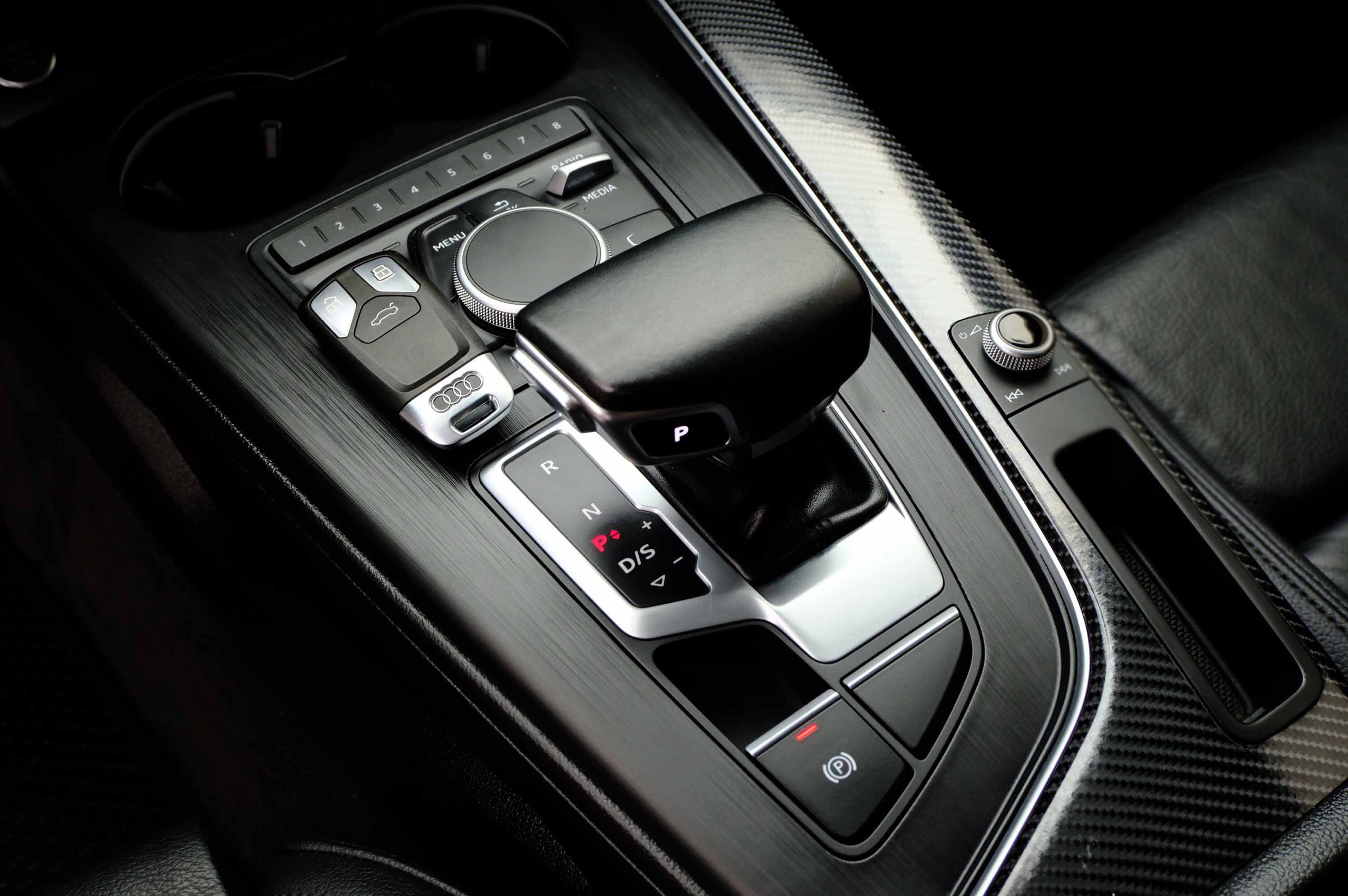 Audi A4 Apec 2017 (Đen/nội thất đen)