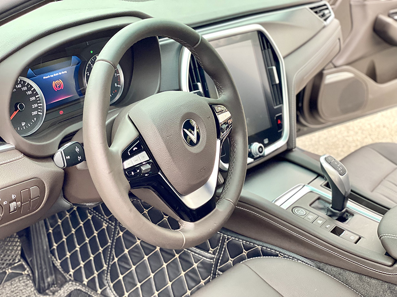 [VINFAST] Lux A 2022 (Đen/nội thất nâu)