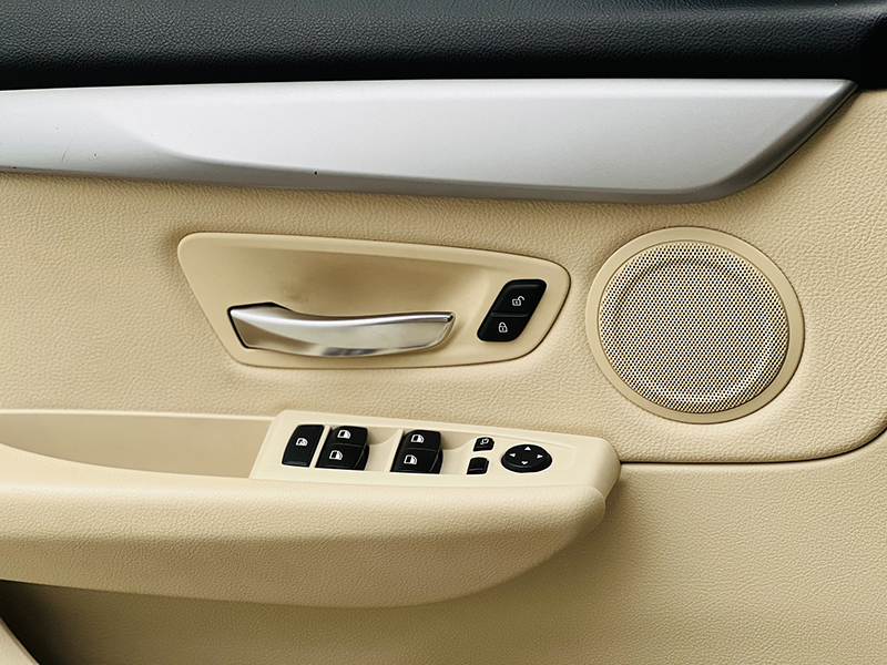 𝐁𝐌𝐖 𝟐𝟏𝟖𝐢 𝐀𝐜𝐭𝐢𝐯𝐞𝐓𝐨𝐮𝐫𝐞𝐫 𝟐𝟎𝟏𝟓 (𝐓𝐫𝐚̆́𝐧𝐠/𝐧𝐨̣̂𝐢 𝐭𝐡𝐚̂́𝐭 𝐤𝐞𝐦)