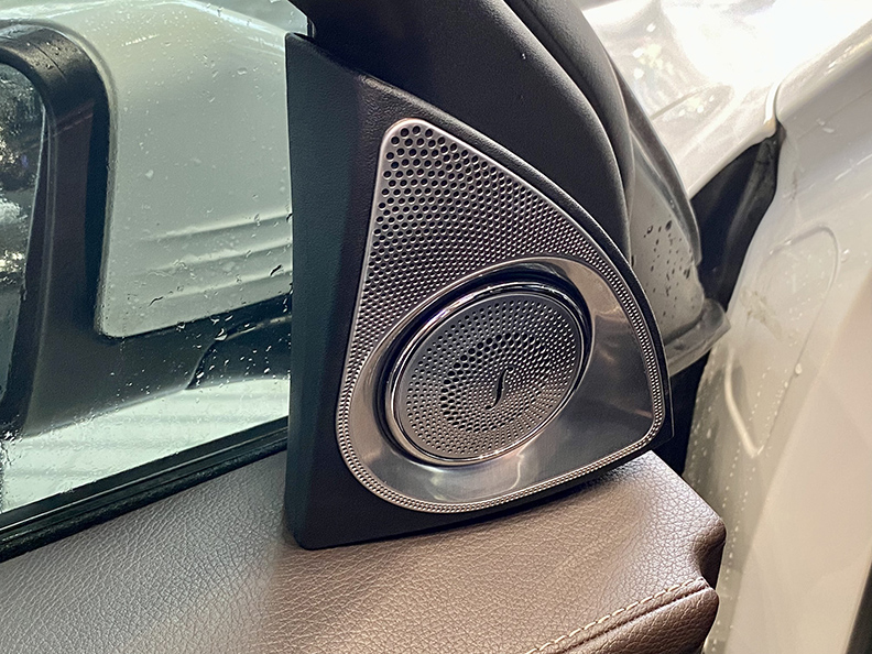 GLC200 trắng/nội thất nâu 2019