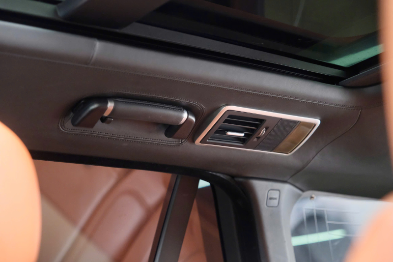 𝐑𝐚𝐧𝐠𝐞 𝐑𝐨𝐯𝐞𝐫 𝐀𝐮𝐭𝐨𝐛𝐢𝐨𝐠𝐫𝐚𝐩𝐡𝐲 𝐌𝐨𝐝𝐞𝐥 𝟐𝟎𝟏𝟒 (Đ𝐞𝐧 | 𝐧𝐨̣̂𝐢 𝐭𝐡𝐚̂́𝐭 𝐧𝐚̂𝐮)