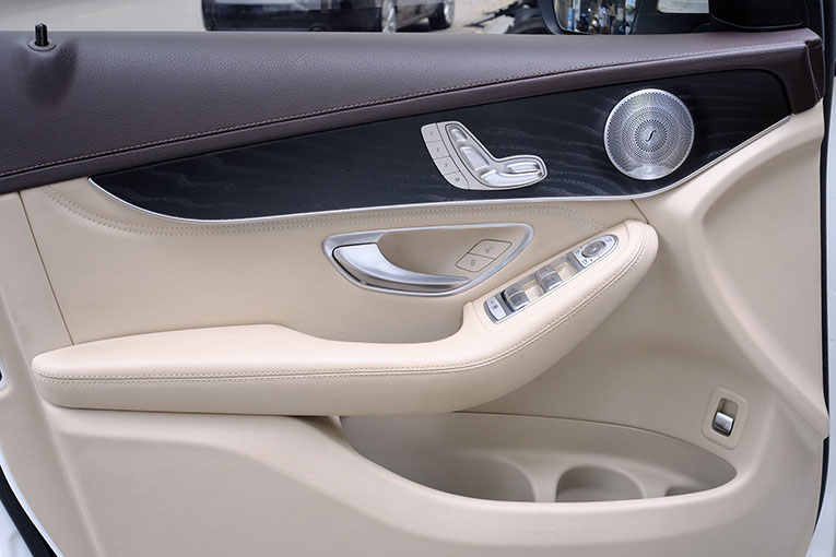 GLC300 2018 (Màu trắng/nội thất kem)