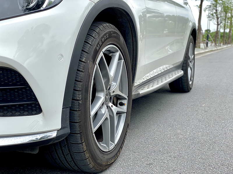 GLC300 2017 (Trắng/nội thất đen)