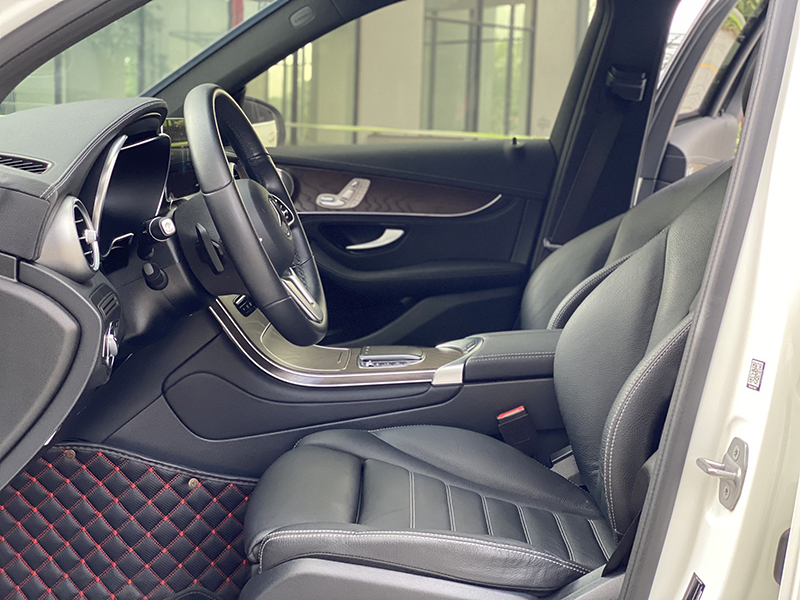 GLC200 4matic 2021 (Trắng/nội thất đen)