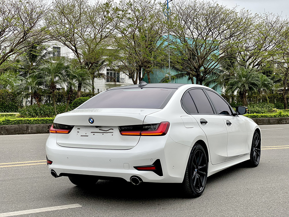 BMW 320i Sportline Plus 2020 (Trắng/nội thất kem)