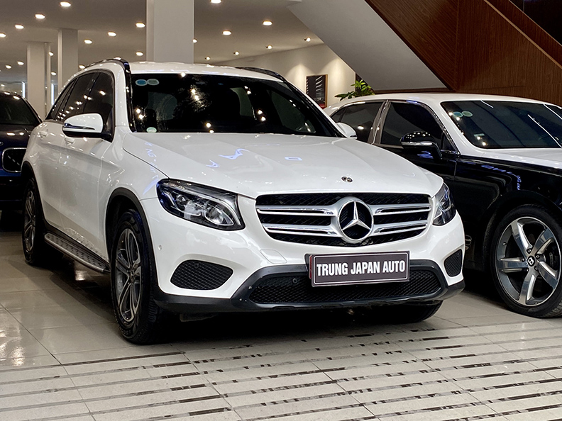GLC200 trắng/nội thất nâu 2019
