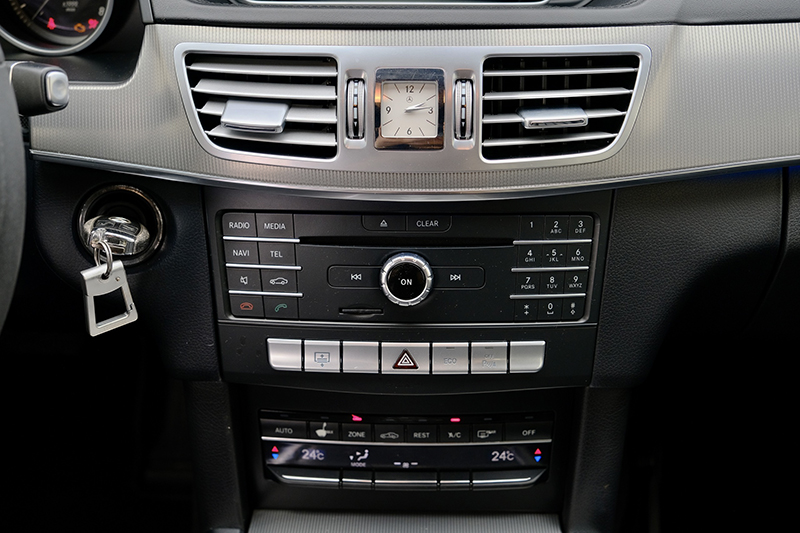 𝐌𝐞𝐫𝐜𝐞𝐝𝐞𝐬 𝐁𝐞𝐧𝐳 𝐄𝟐𝟎𝟎 𝐄𝐝𝐢𝐭𝐢𝐨𝐧 (Đ𝐨̉/𝐧𝐨̣̂𝐢 𝐭𝐡𝐚̂́𝐭 đ𝐞𝐧)