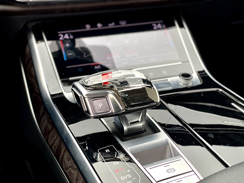 Audi Q7 trắng 2020 -  55TFSI Sline