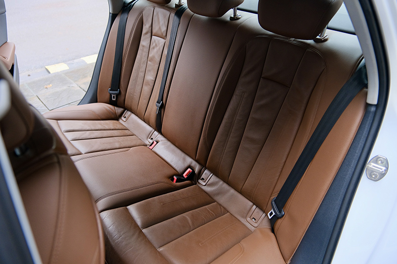 𝐀𝐮𝐝𝐢 𝐀𝟒 𝟐.𝟎 𝟐𝟎𝟏𝟔 (𝐓𝐫𝐚̆́𝐧𝐠/𝐧𝐨̣̂𝐢 𝐭𝐡𝐚̂́𝐭 𝐧𝐚̂𝐮)