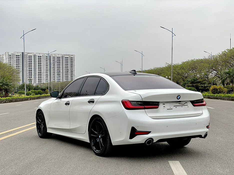 BMW 320i Sportline Plus 2020 (Trắng/nội thất kem)