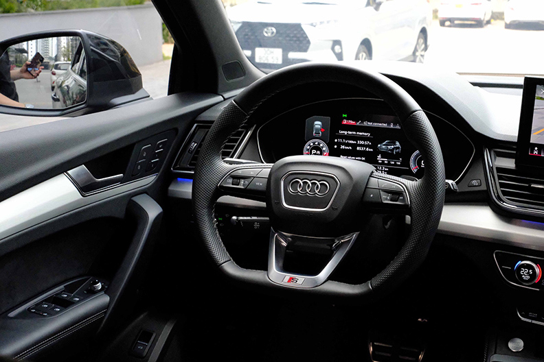 Audi Q5 Sline đen/nội thất đen 2021