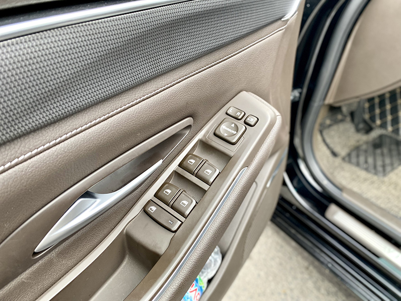 [VINFAST] Lux A 2022 (Đen/nội thất nâu)