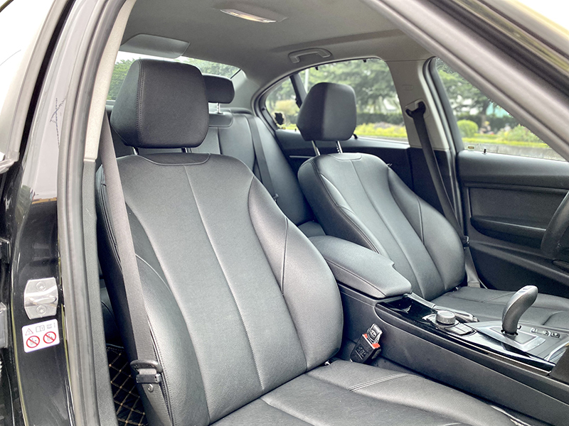 BMW 320i Luxury 2018 (Đen/nội thất đen)