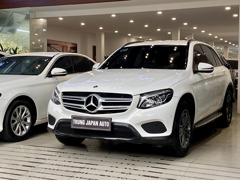 GLC200 trắng/nội thất nâu 2019