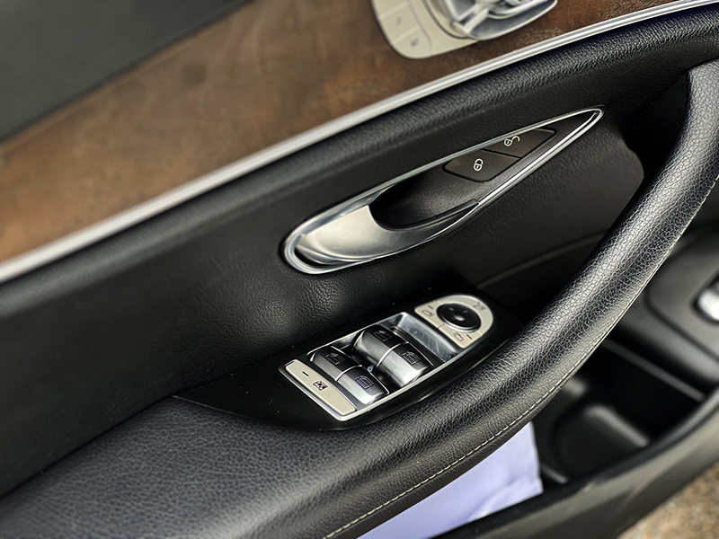 𝐌𝐞𝐫𝐜𝐞𝐝𝐞𝐬 𝐁𝐞𝐧𝐳 𝐄𝟐𝟎𝟎 𝟐𝟎𝟏𝟗 (𝐓𝐫𝐚̆́𝐧𝐠/𝐧𝐨̣̂𝐢 𝐭𝐡𝐚̂́𝐭 đ𝐞𝐧)