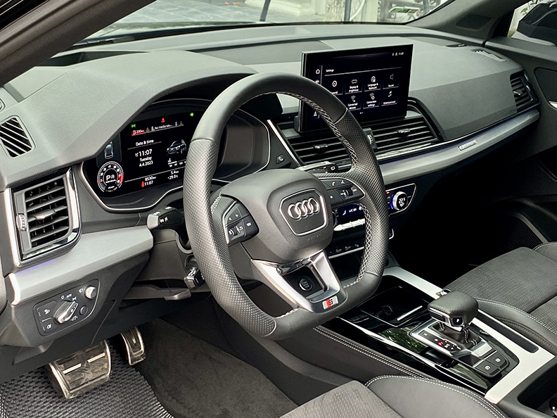 Audi Q5 Sline đen/nội thất đen 2021