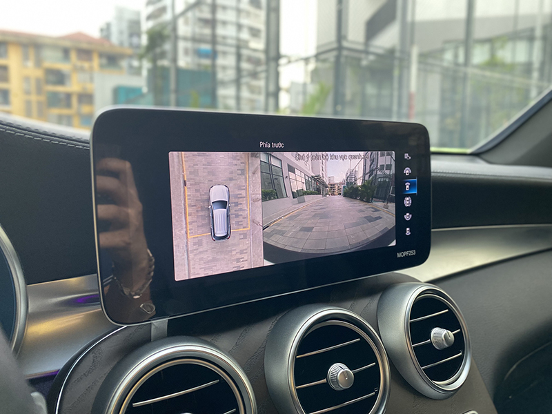 GLC200 4matic 2021 (Trắng/nội thất đen)