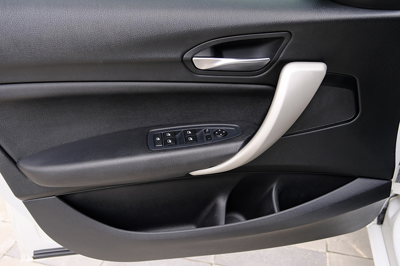 𝐁𝐌𝐖 𝟏𝟏𝟖𝐢 𝟐𝟎𝟏𝟔 (𝐓𝐫𝐚̆́𝐧𝐠/𝐧𝐨̣̂𝐢 𝐭𝐡𝐚̂́𝐭 đ𝐞𝐧)