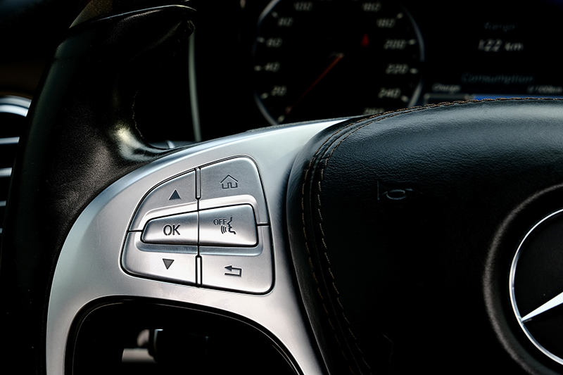 𝐌𝐞𝐫𝐜𝐞𝐝𝐞𝐬 𝐒𝟒𝟎𝟎 𝟐𝟎𝟏𝟓 (𝐓𝐫𝐚̆́𝐧𝐠/𝐧𝐨̣̂𝐢 𝐭𝐡𝐚̂́𝐭 𝐧𝐚̂𝐮)