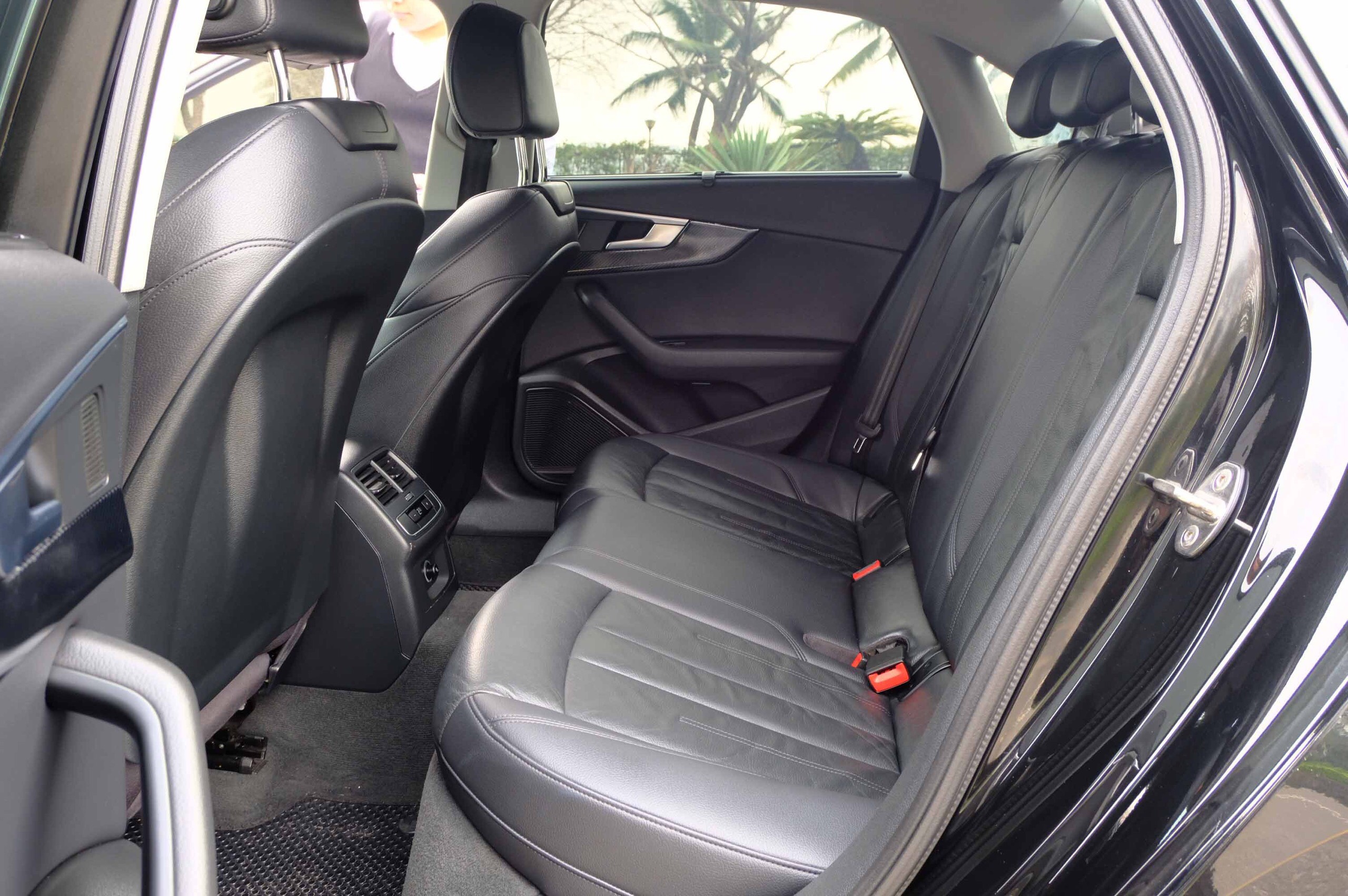 Audi A4 Apec 2017 (Đen/nội thất đen)