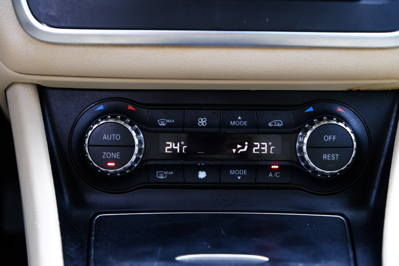 𝐌𝐞𝐫𝐜𝐞𝐝𝐞𝐬 𝐁𝐞𝐧𝐳 𝐆𝐋𝐀𝟐𝟎𝟎 𝟐𝟎𝟏𝟕 (𝐓𝐫𝐚̆́𝐧𝐠/𝐧𝐨̣̂𝐢 𝐭𝐡𝐚̂́𝐭 𝐤𝐞𝐦)