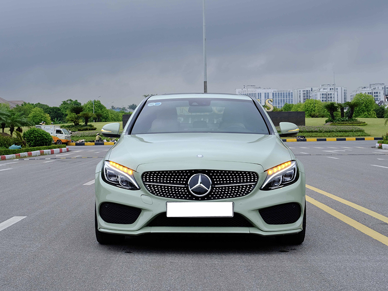 Mercedes 𝐂𝟐𝟓𝟎 𝐀𝐌𝐆 2015