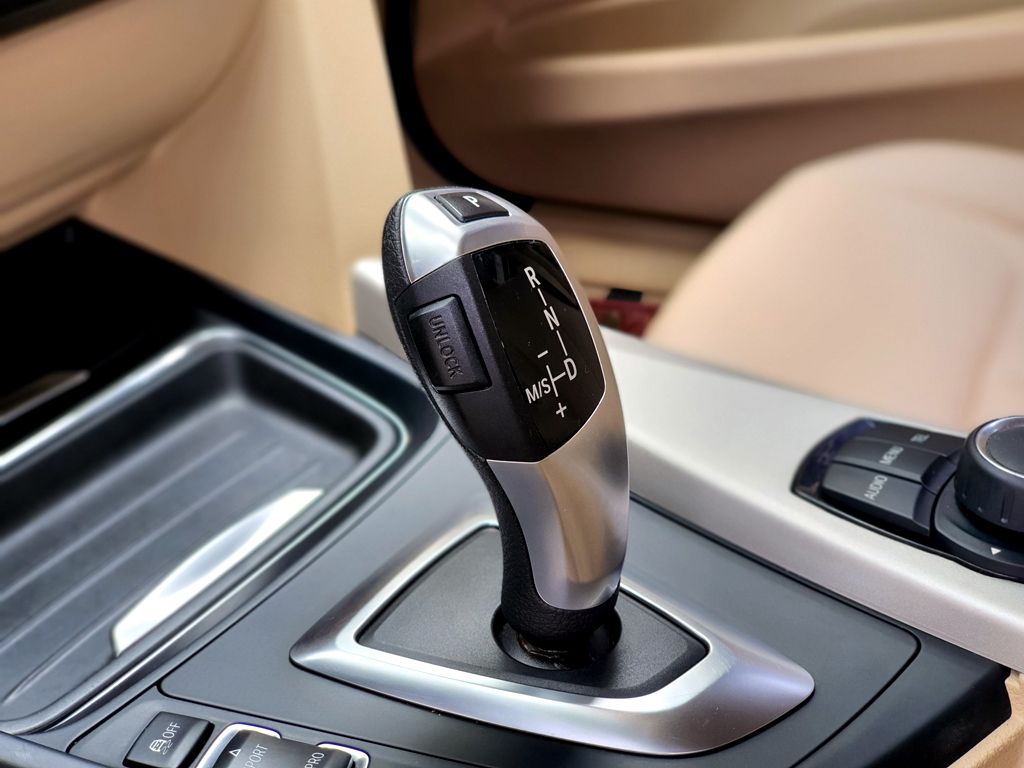 BMW 320i 2015 Trắng Kem