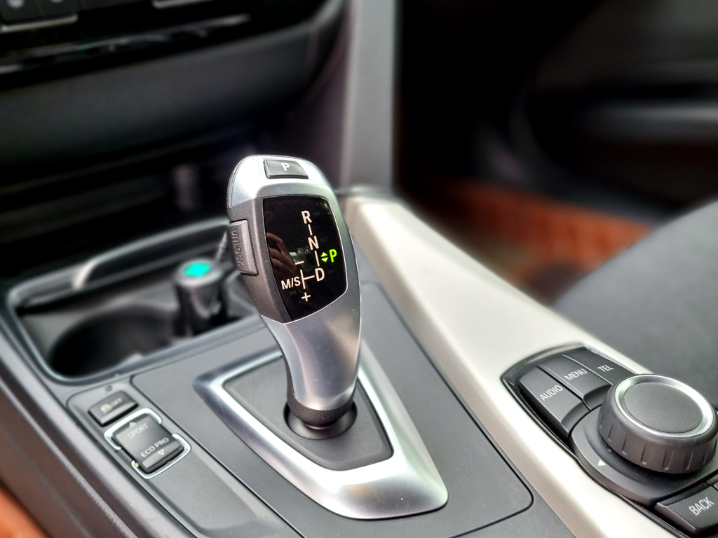 BMW 320i 2016 Trắng