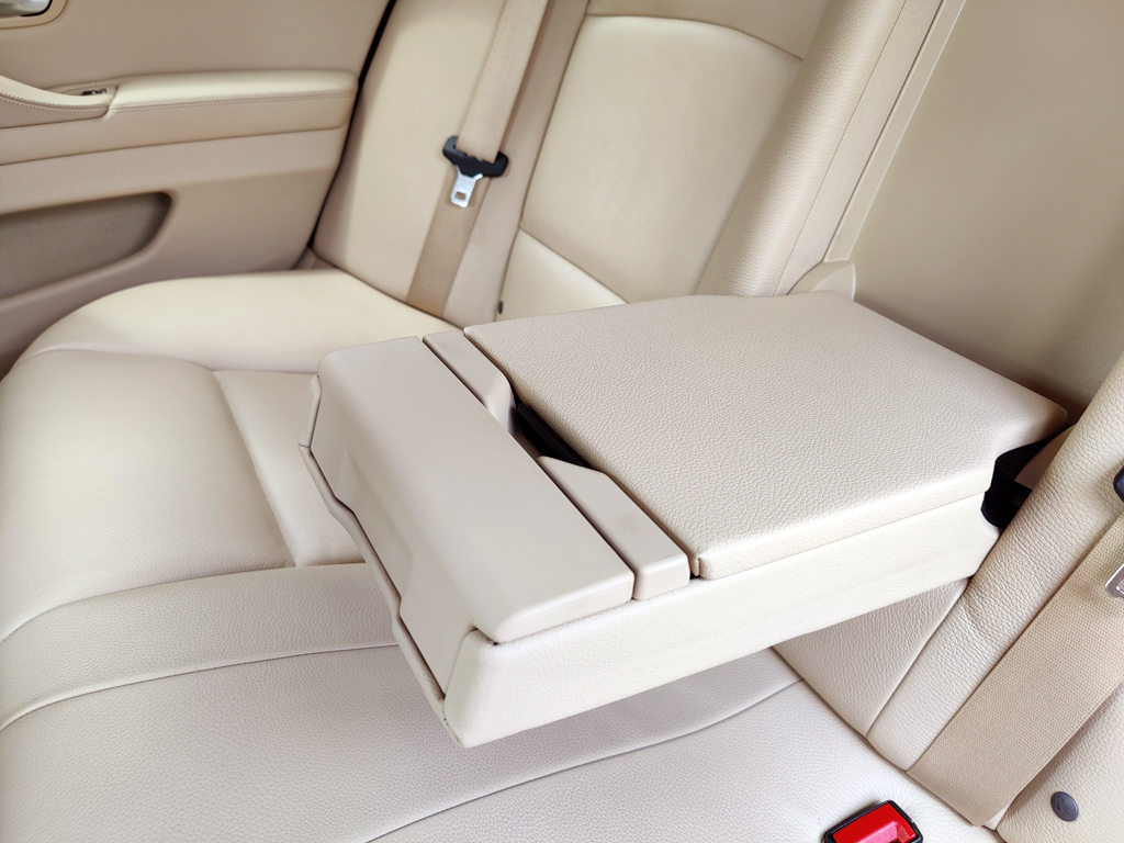 BMW 520i 2016 Trắng Kem