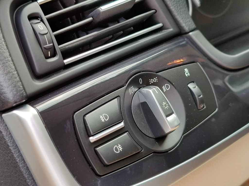 BMW 520i 2016 Trắng Kem