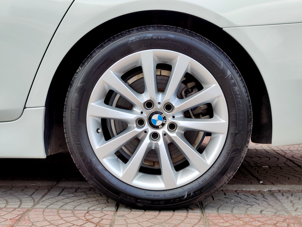 BMW 520i 2016 Trắng Kem