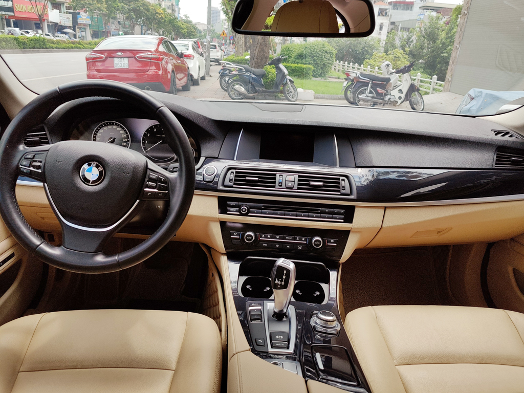 BMW 520i 2016 Trắng Kem