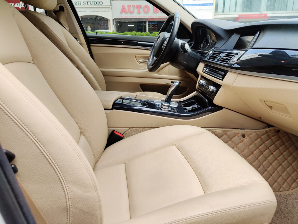 BMW 520i 2016 Trắng Kem