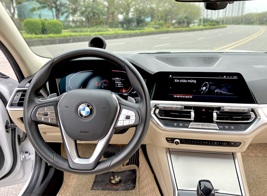 BMW 320i Sportline Plus 2020 (Trắng/nội thất kem)