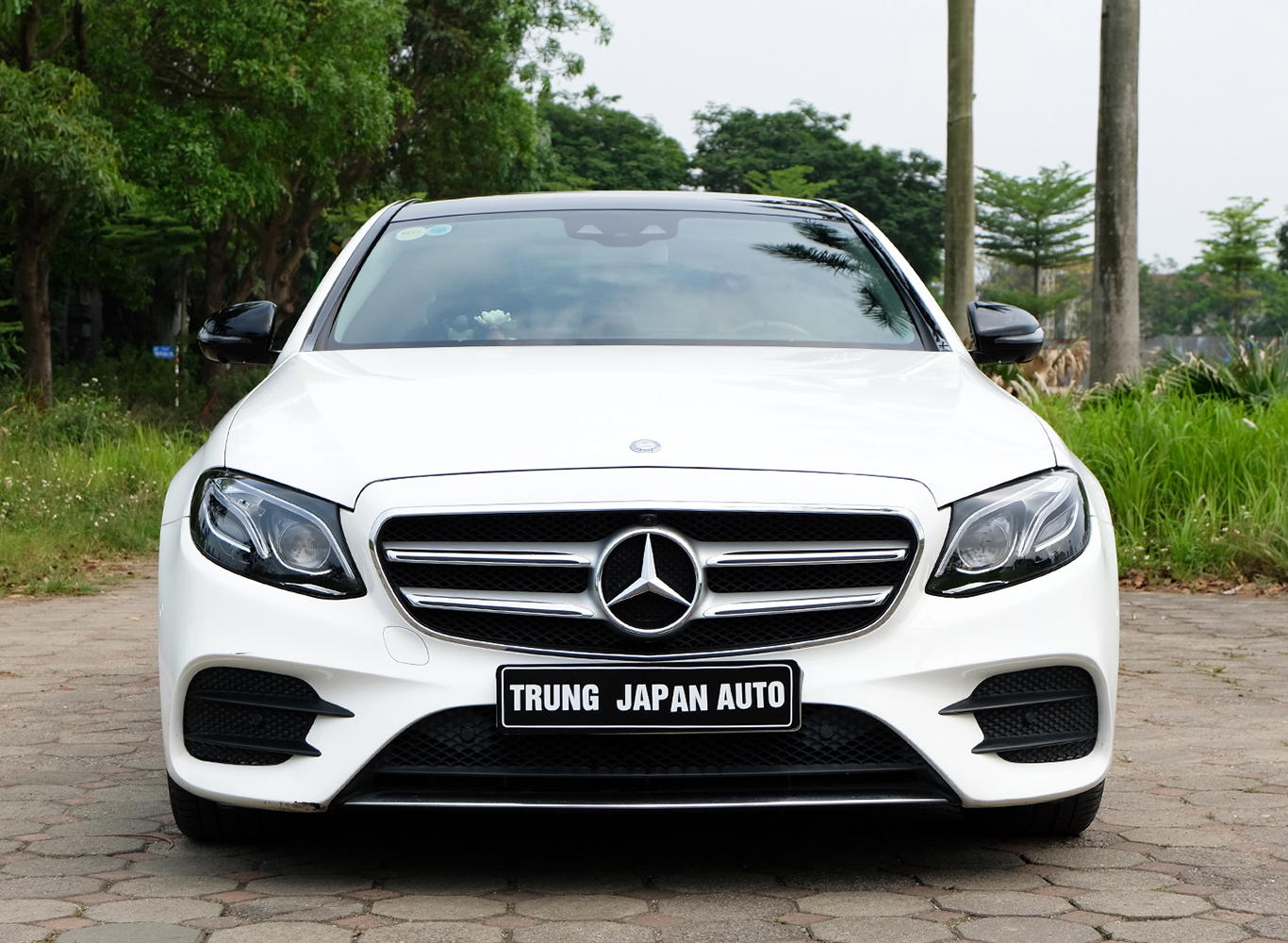 Mercedes E300 AMG 2017 Trắng Nâu