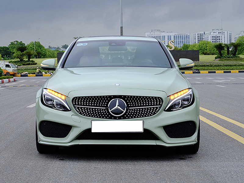 Mercedes 𝐂𝟐𝟓𝟎 𝐀𝐌𝐆 2015