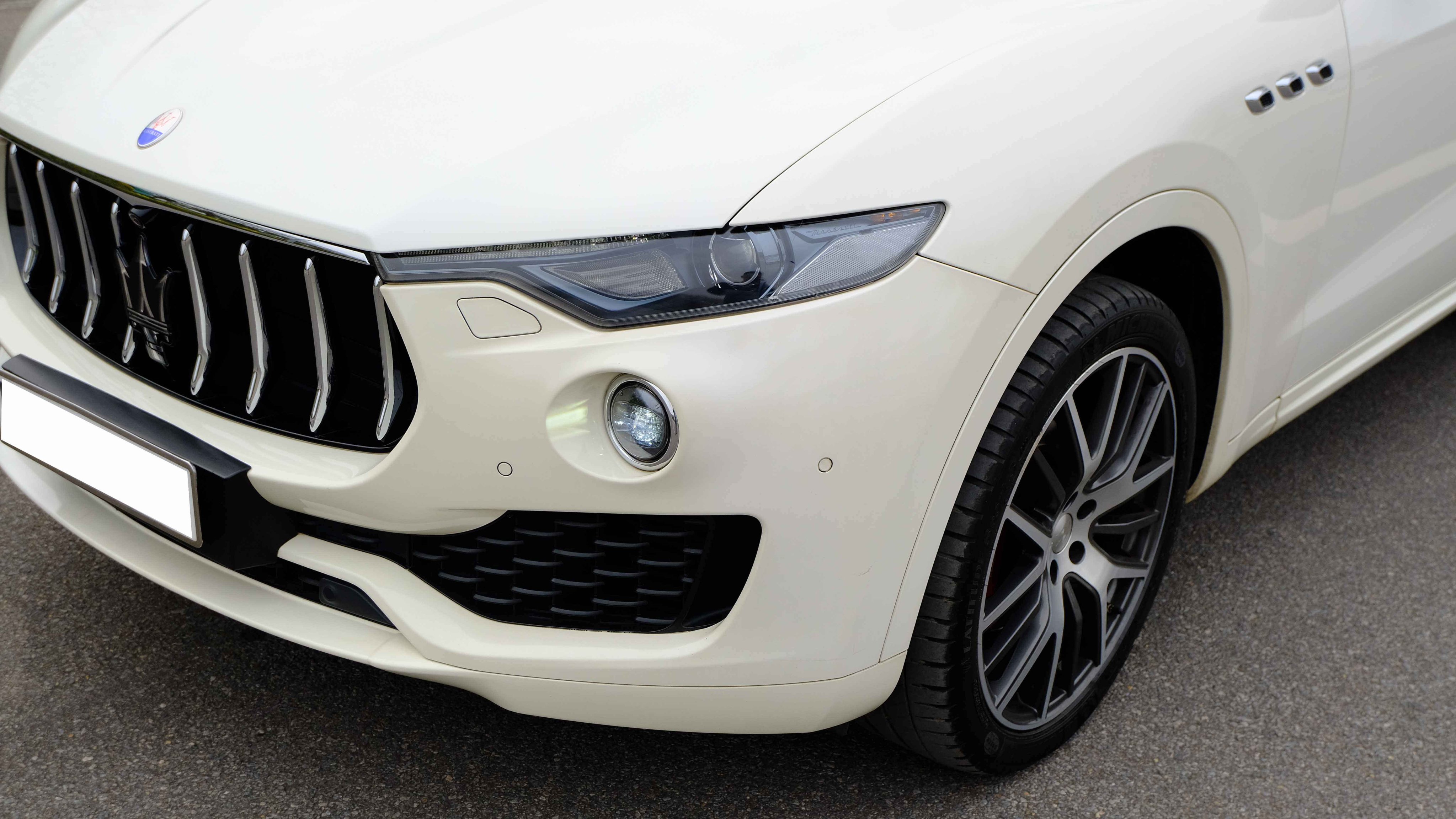 Maserati Levante 2017 màu trắng nội thất đỏ