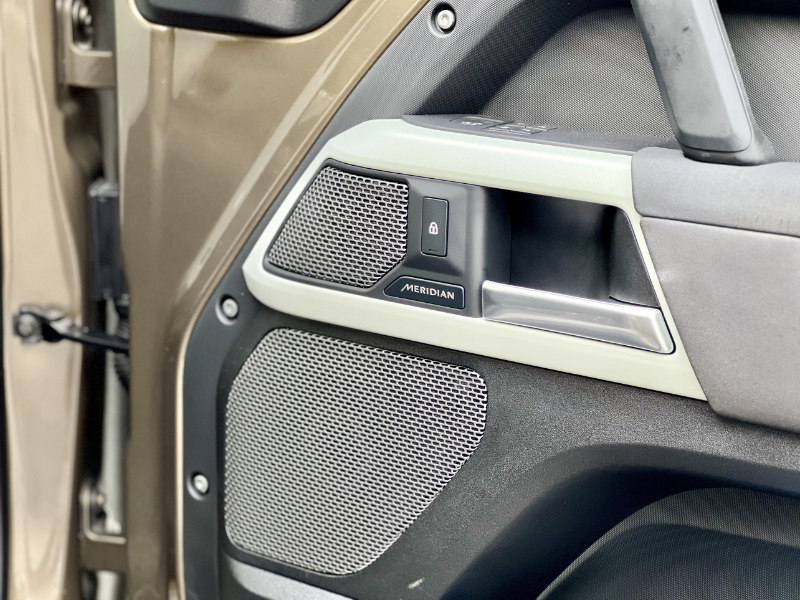 𝐑𝐚𝐧𝐠𝐞 𝐑𝐨𝐯𝐞𝐫 𝐃𝐞𝐟𝐞𝐧𝐝𝐞𝐫 𝐒𝐄 𝐏𝟑𝟎𝟎 𝟐𝟎𝟐𝟐