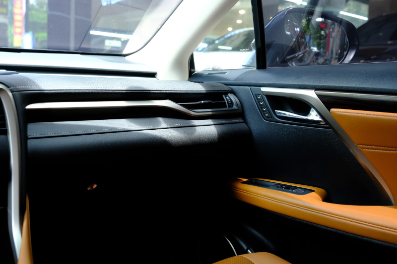 𝐋𝐞𝐱𝐮𝐬 𝐑𝐗𝟑𝟎𝟎 𝟐𝟎𝟐𝟏 (Đ𝐞𝐧/𝐧𝐨̣̂𝐢 𝐭𝐡𝐚̂́𝐭 𝐧𝐚̂𝐮)