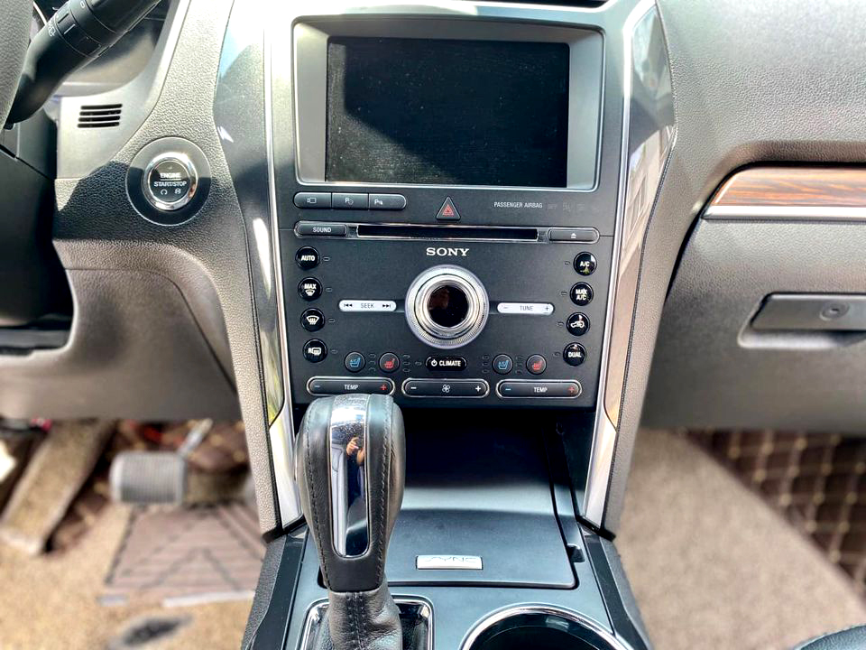 Ford Explorer 2018 Trắng