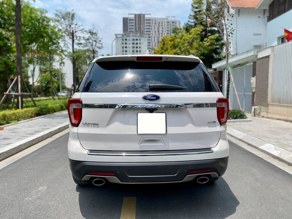 Ford Explorer 2018 Trắng