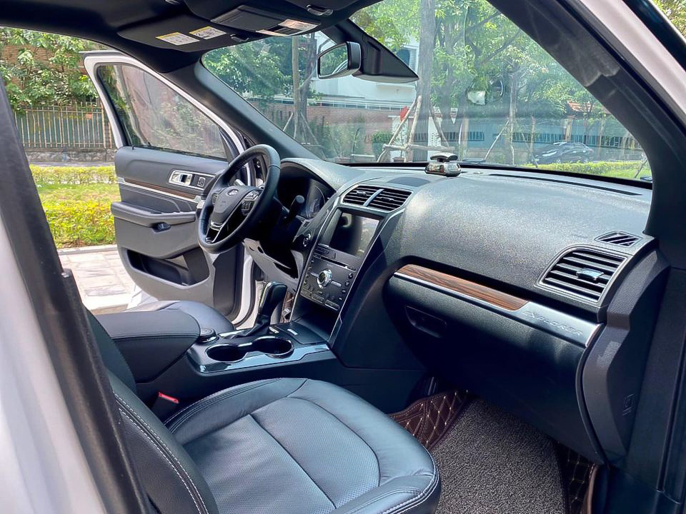 Ford Explorer 2018 Trắng
