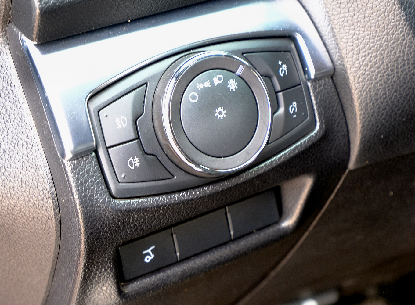 Ford Explorer 2018 đen