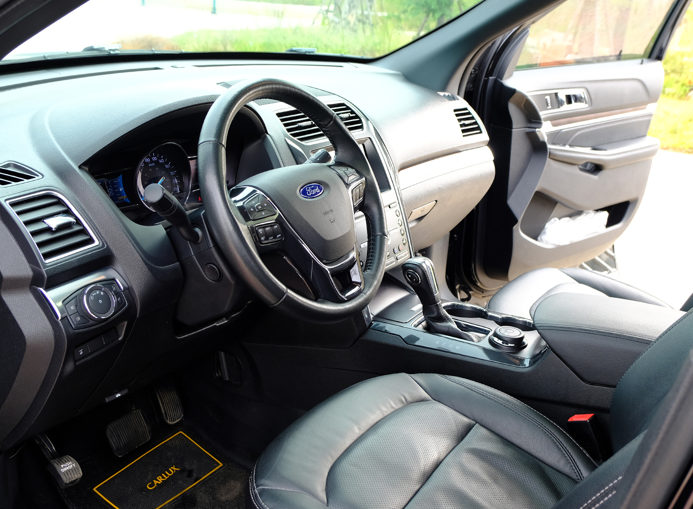 Ford Explorer 2018 đen