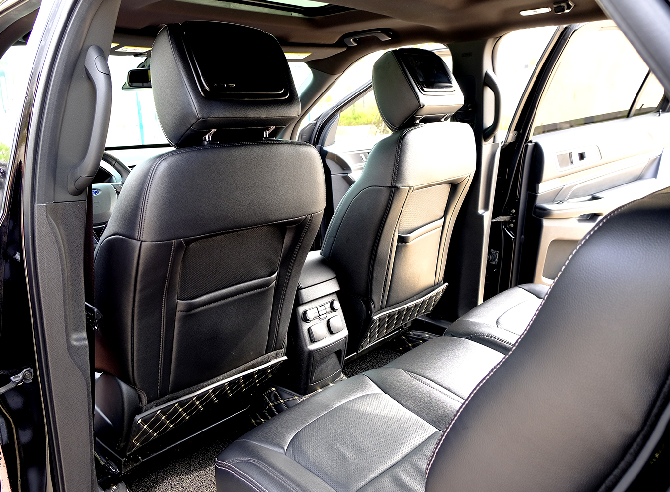 Ford Explorer 2018 đen