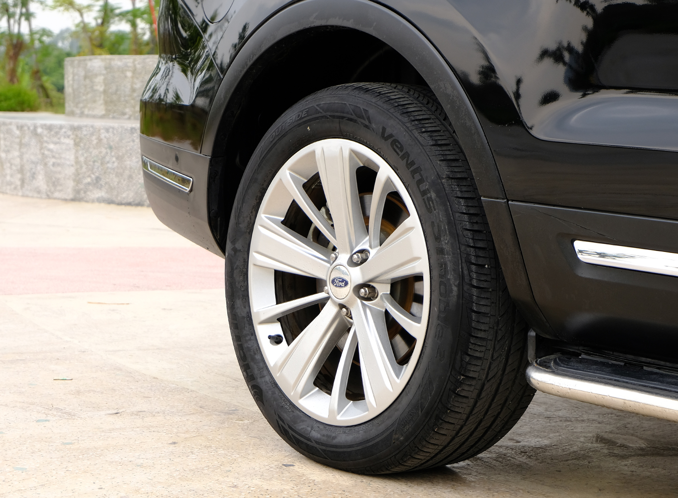 Ford Explorer 2018 đen